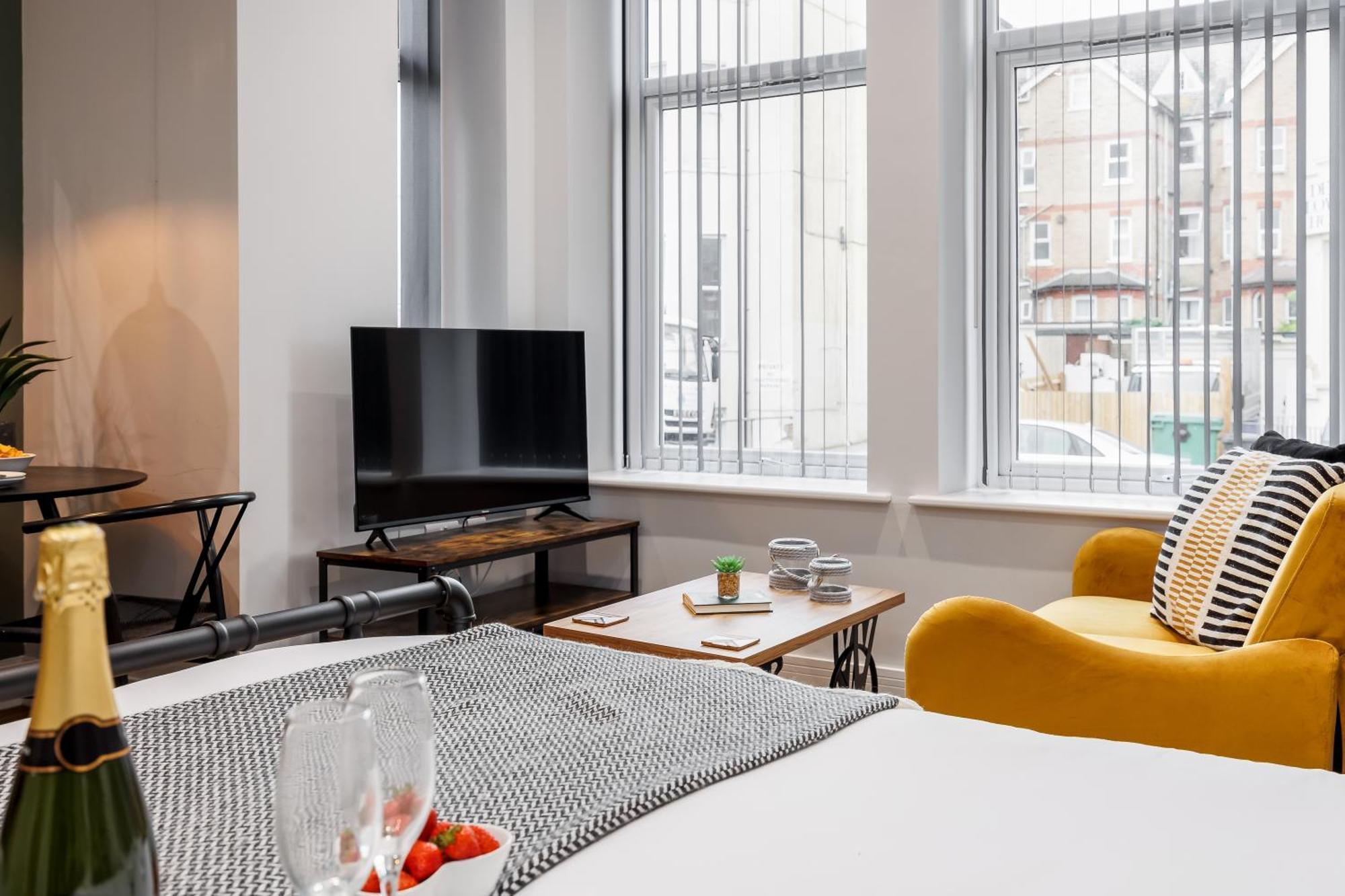 Sea Breeze - Coast Apartman Bournemouth Kültér fotó